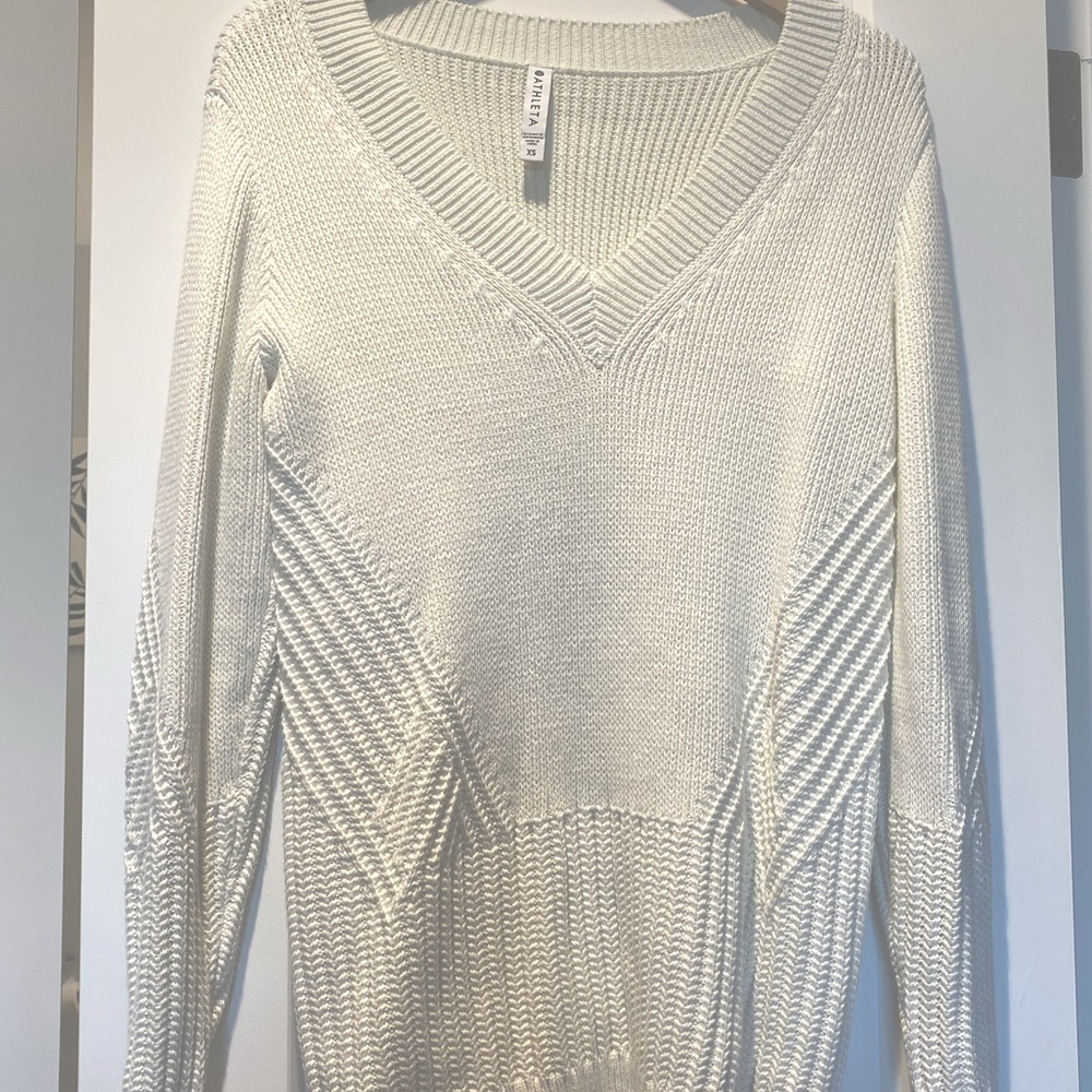 Brand: Athleta
Color: white
Size: small
Fit: oversized